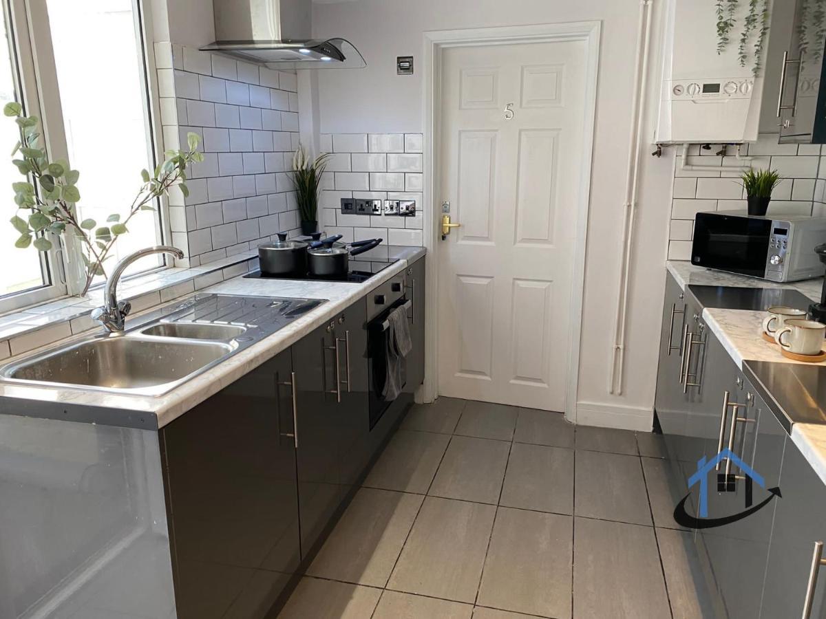 Acaster House, X4 Rooms With En-Suites X1 Room Private Bathroom, Street Parking, Close To Train Station Кеттерінг Екстер'єр фото