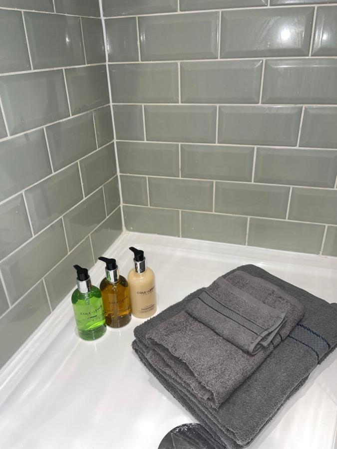 Acaster House, X4 Rooms With En-Suites X1 Room Private Bathroom, Street Parking, Close To Train Station Кеттерінг Екстер'єр фото