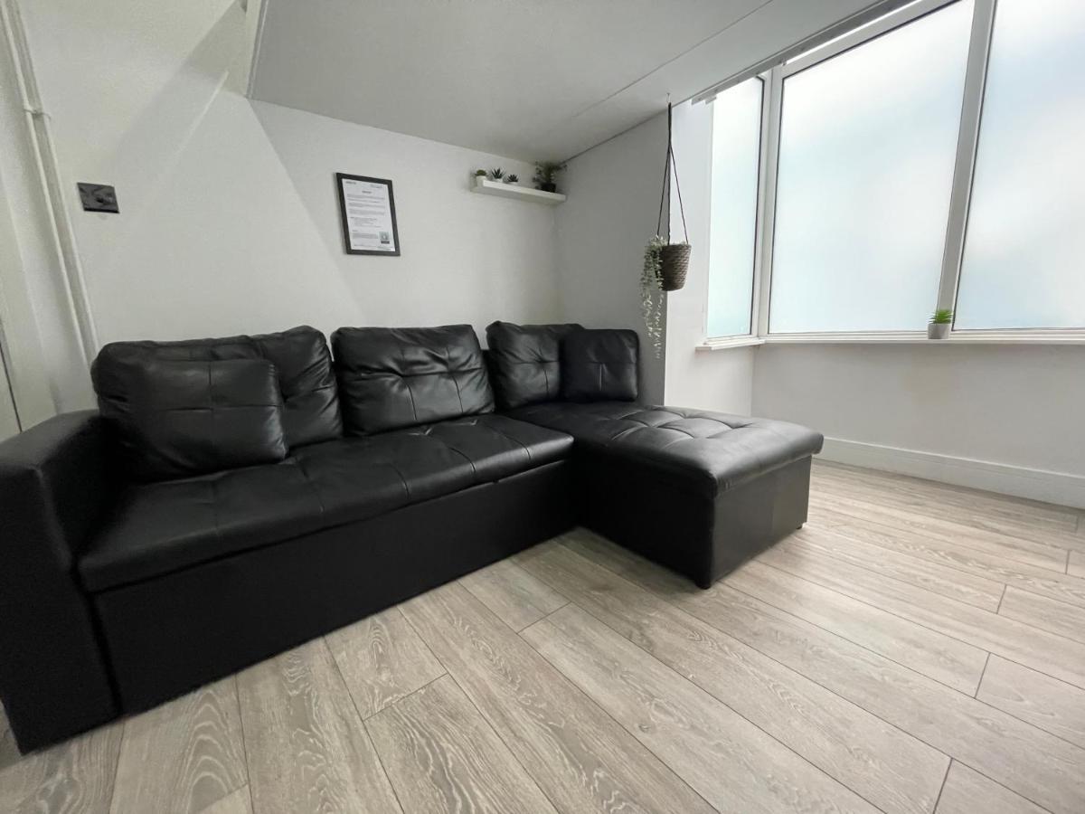 Acaster House, X4 Rooms With En-Suites X1 Room Private Bathroom, Street Parking, Close To Train Station Кеттерінг Екстер'єр фото