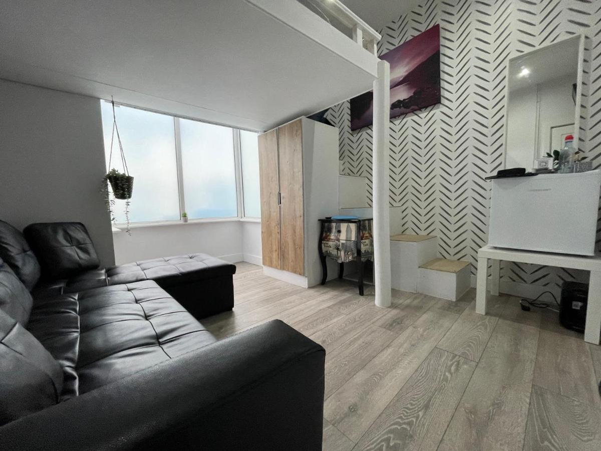 Acaster House, X4 Rooms With En-Suites X1 Room Private Bathroom, Street Parking, Close To Train Station Кеттерінг Екстер'єр фото